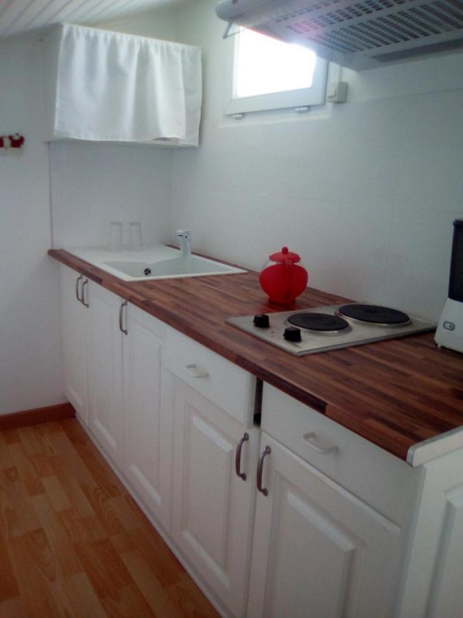 Apartmán Gite T2 Avec Grande Piscine Villeneuve-la-Comptal Exteriér fotografie